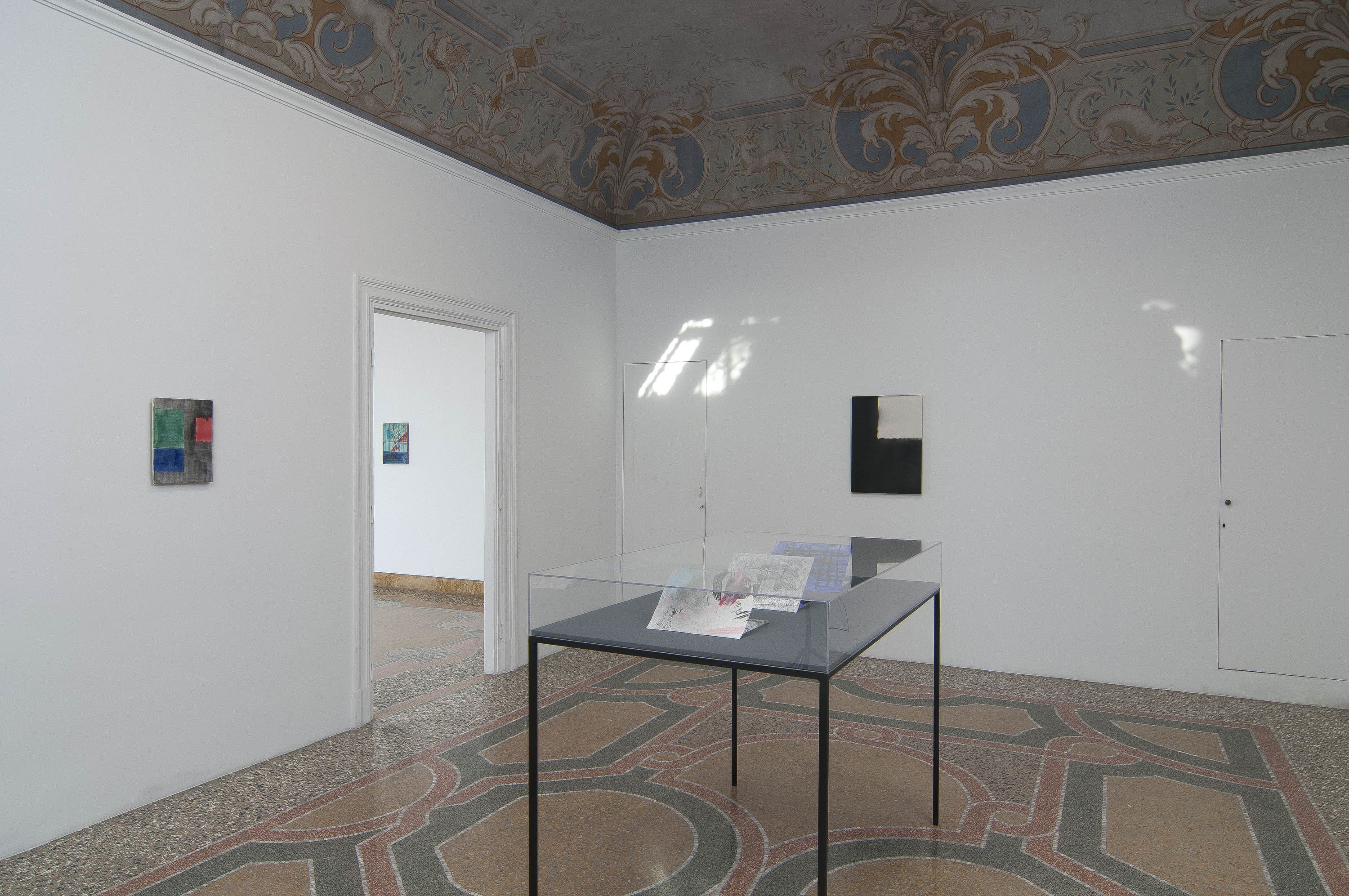 Image of Answering a glance, glance up