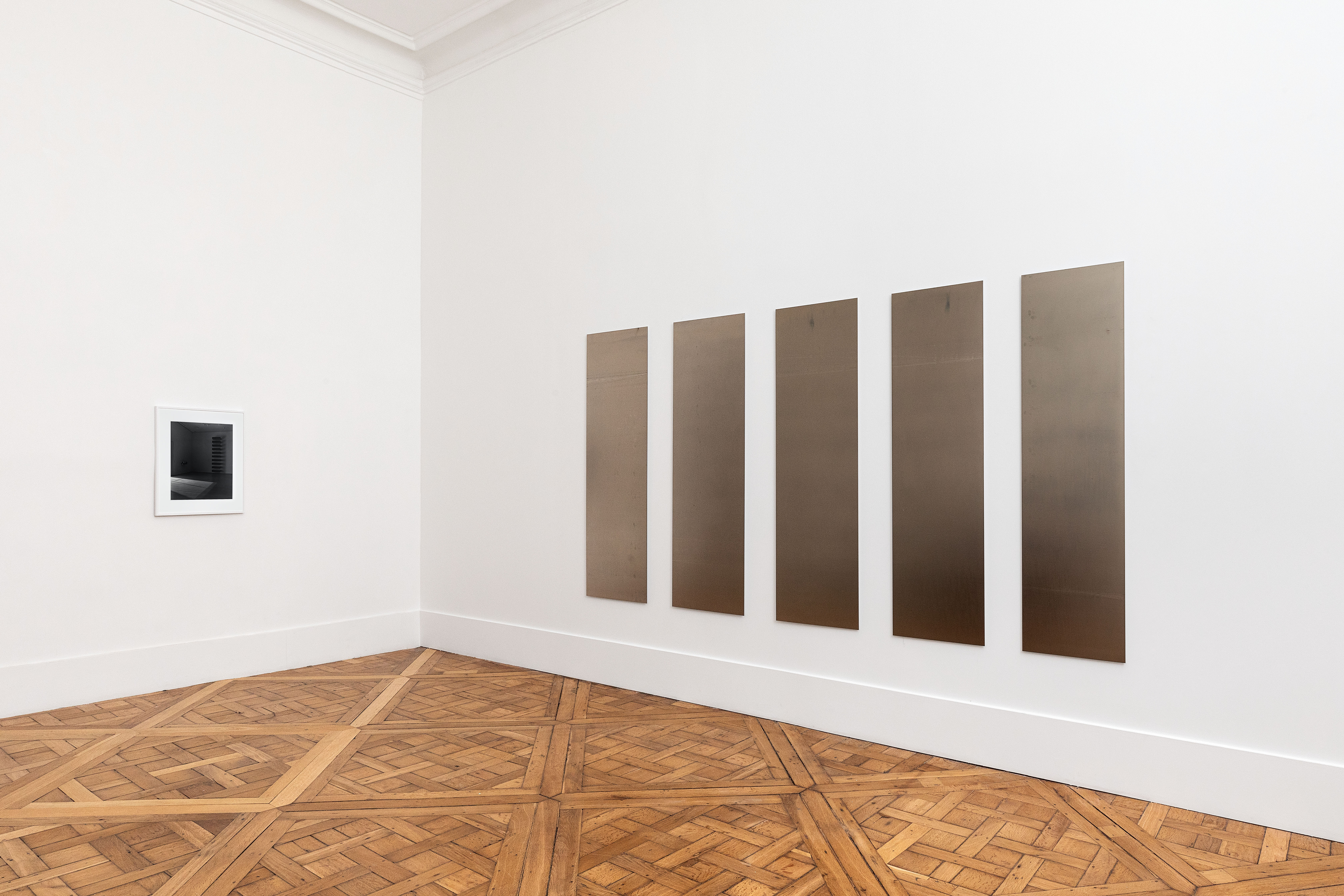 Artworks by Liz Deschenes and Louise Lawler exhibited at Campoli Presti Paris